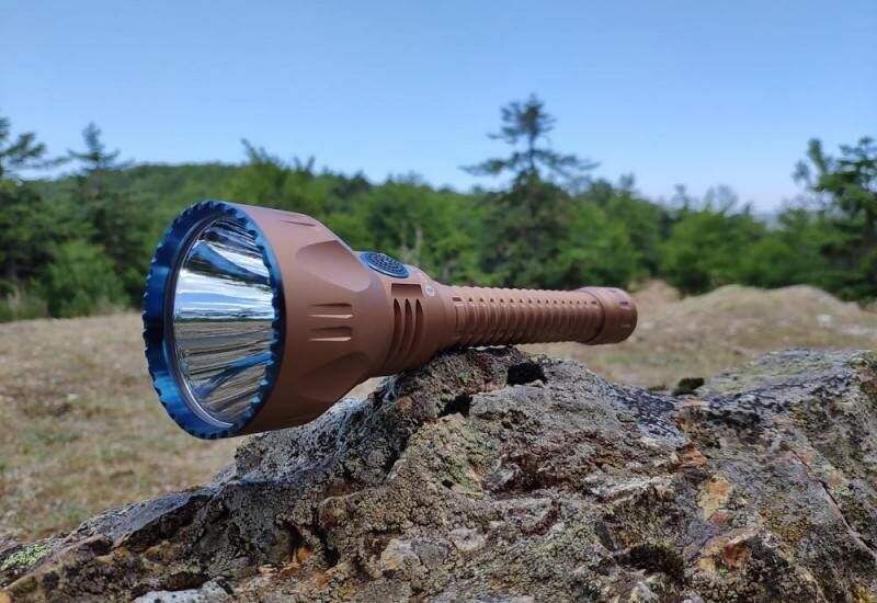 Тактический фонарь Olight Javelot Pro с дальностью светового потока до 1080 метров